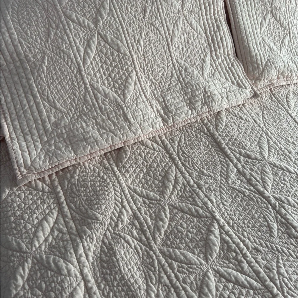 Pottery Barn Light Pink Queen Quilt With Matching Shams - Picture 8 of 10